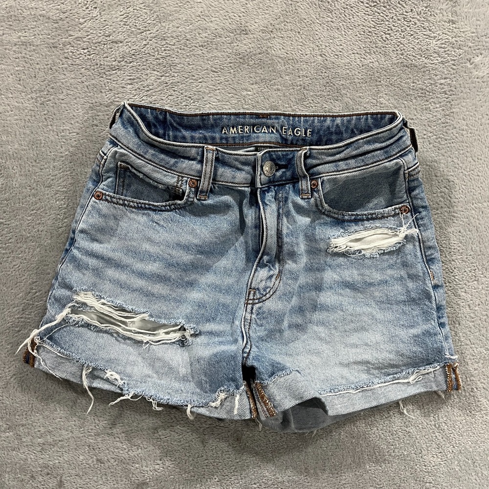 American Eagle Strigid Mom Short Womens 2 Cuffed Hem Medium Wash Denim